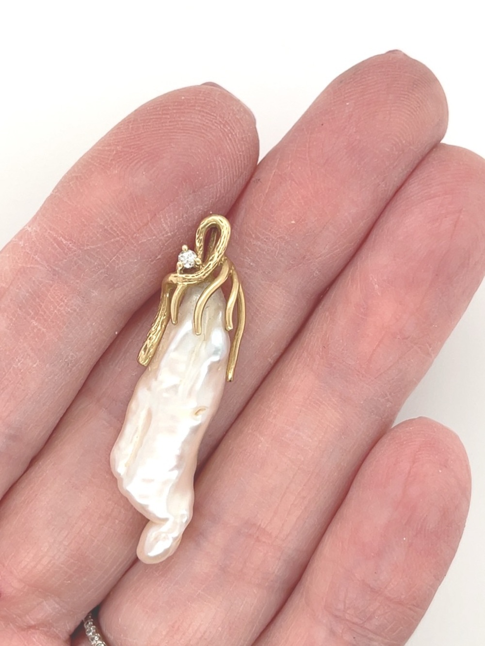 Baroque Pearl 14kt gold and diamond pendant - Picture 6 of 6
